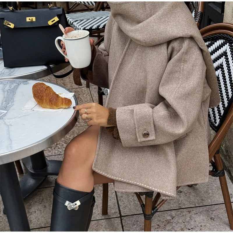 Chaqueta extragrande con capucha para mujer y cierre frontal de botones