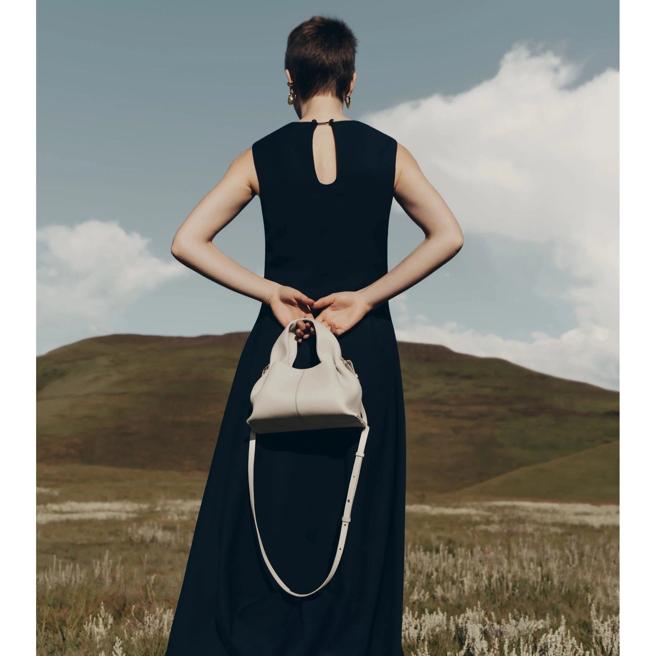 Lily | Compañera de Viaje Elegante