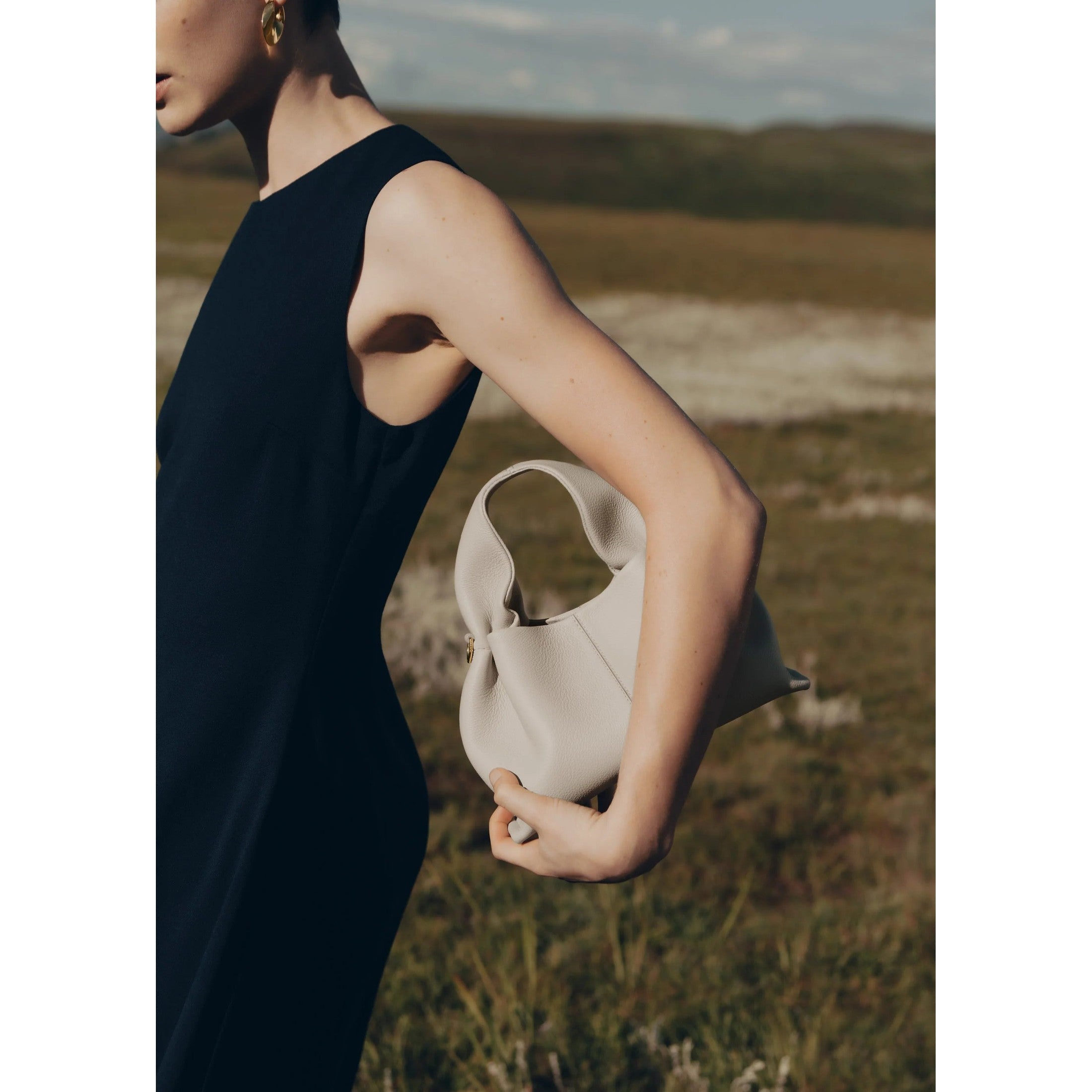 Lily | Stylish Travel Companion