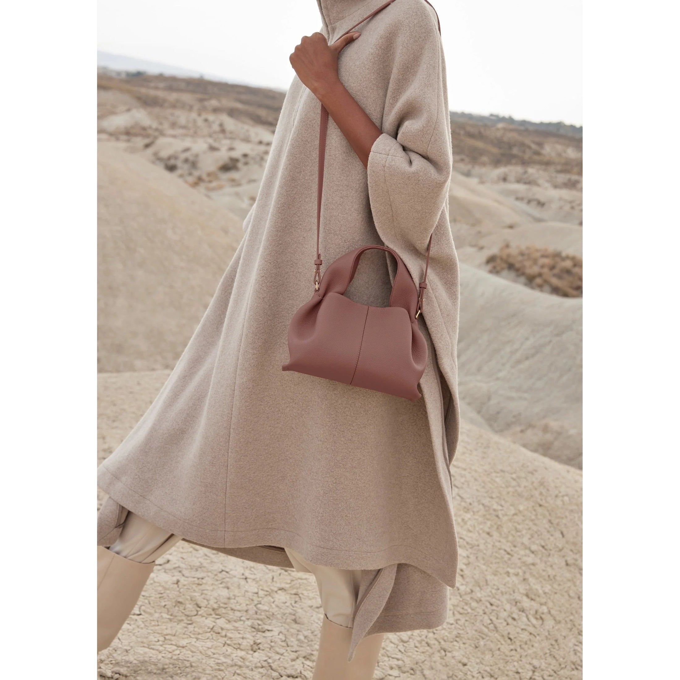 Lily | Compañera de Viaje Elegante