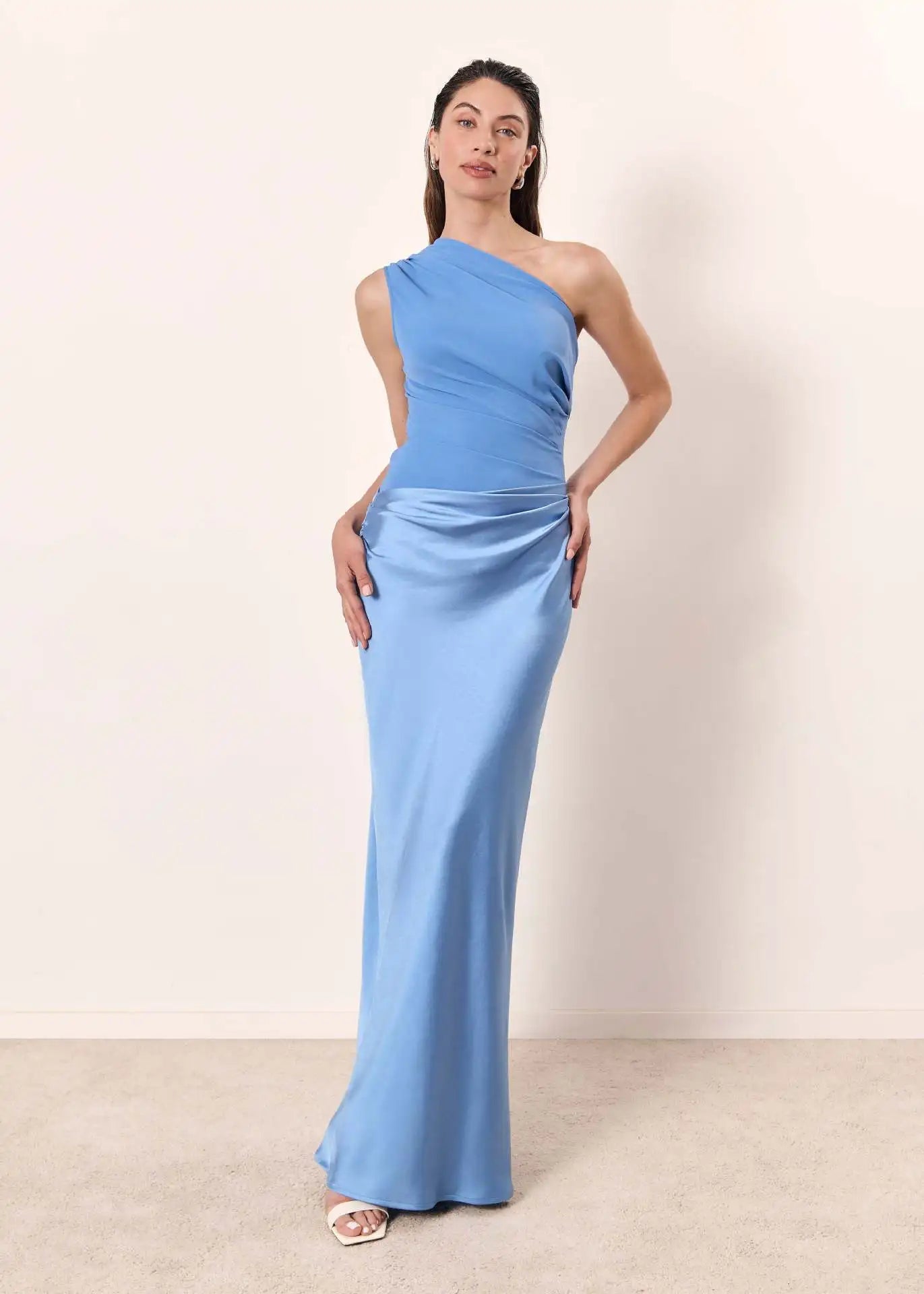 Sophia | Vestido largo con cinturilla en satén