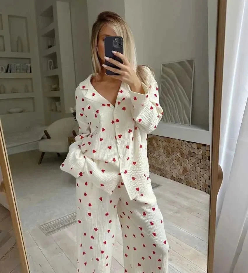 Conjunto de pijama de dos piezas para mujer, estampado de corazones y pernera ancha