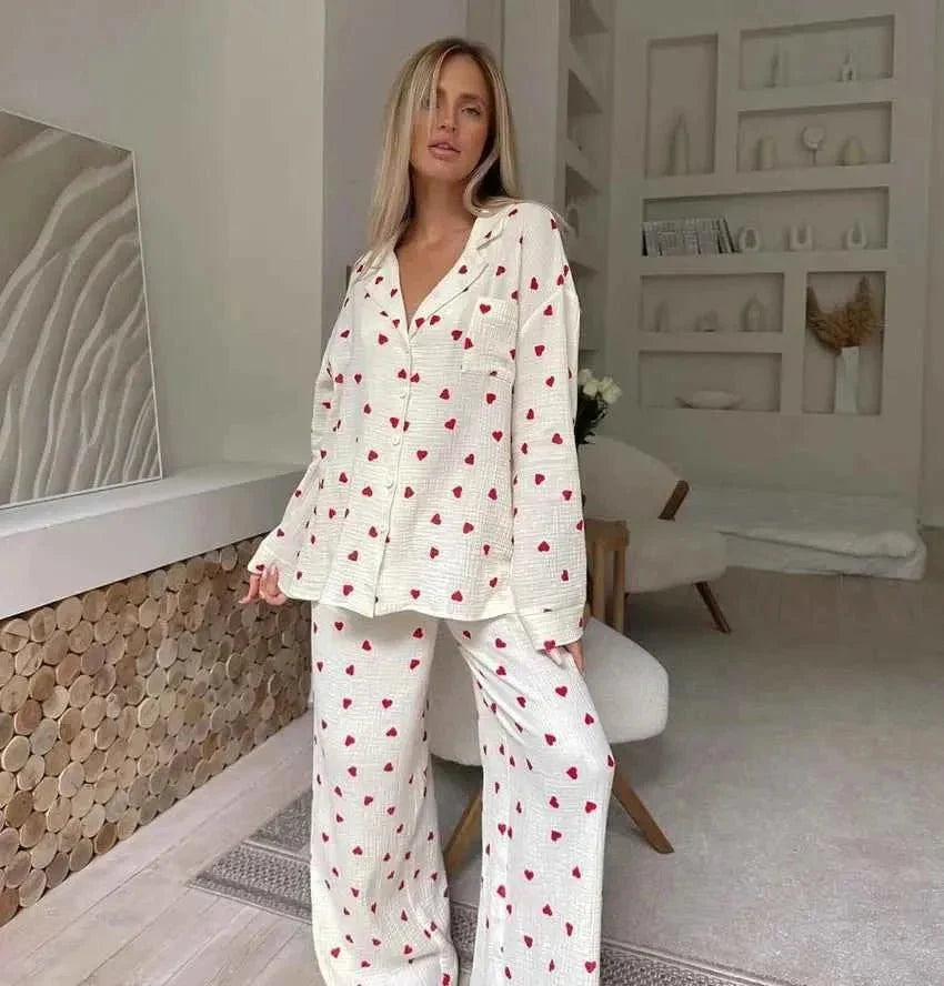 Conjunto de pijama de dos piezas para mujer, estampado de corazones y pernera ancha