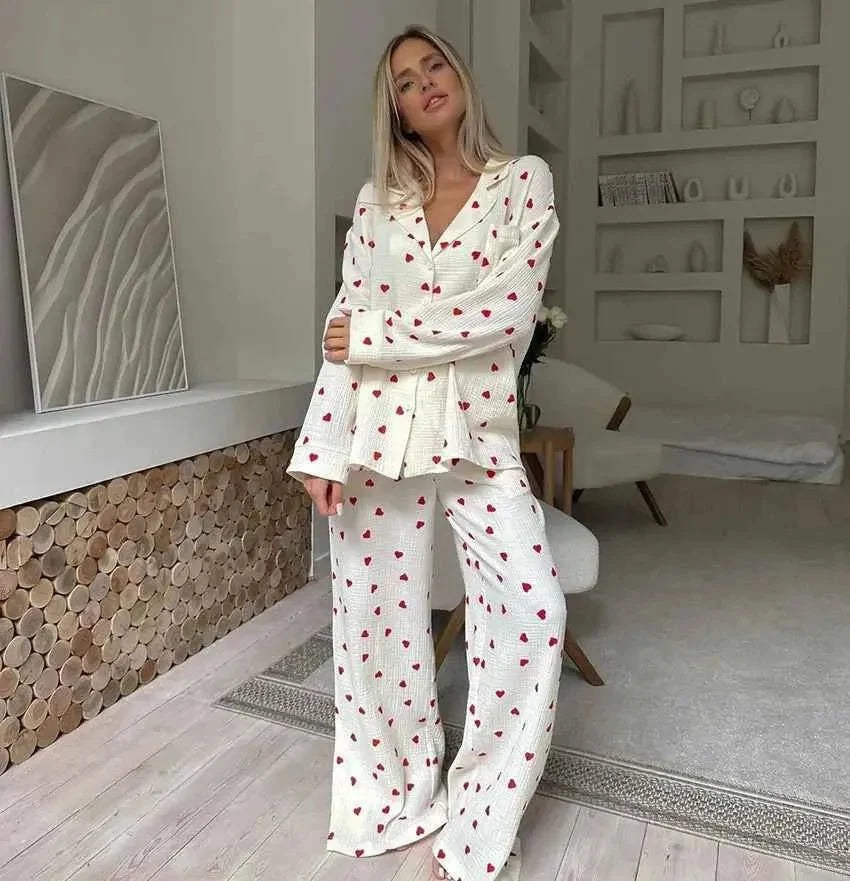 Conjunto de pijama de dos piezas para mujer, estampado de corazones y pernera ancha
