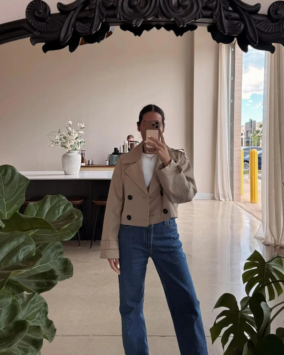 Gabardina corta cruzada para mujer, solapas definidas