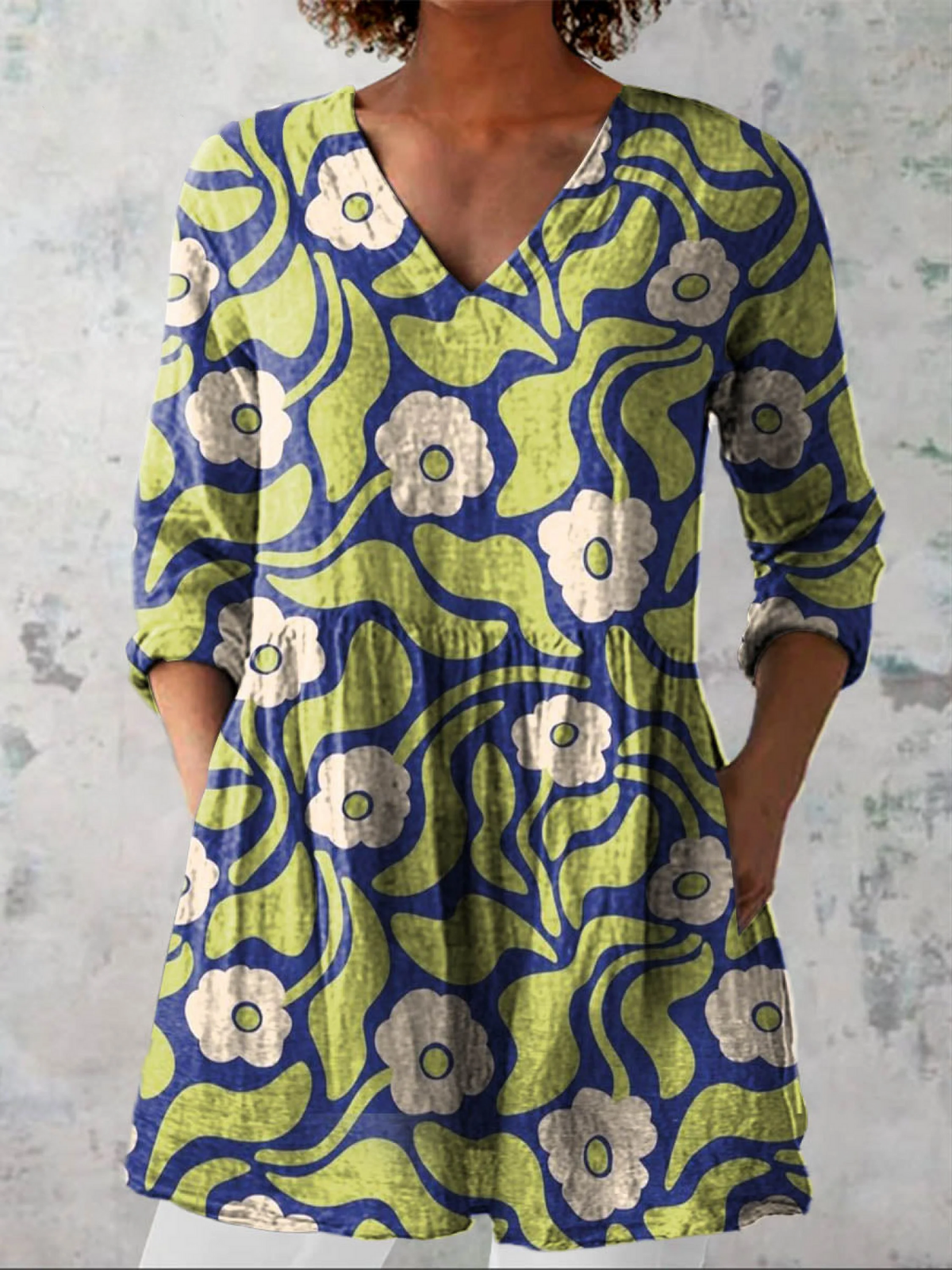 Vestito da donna con scollo a V