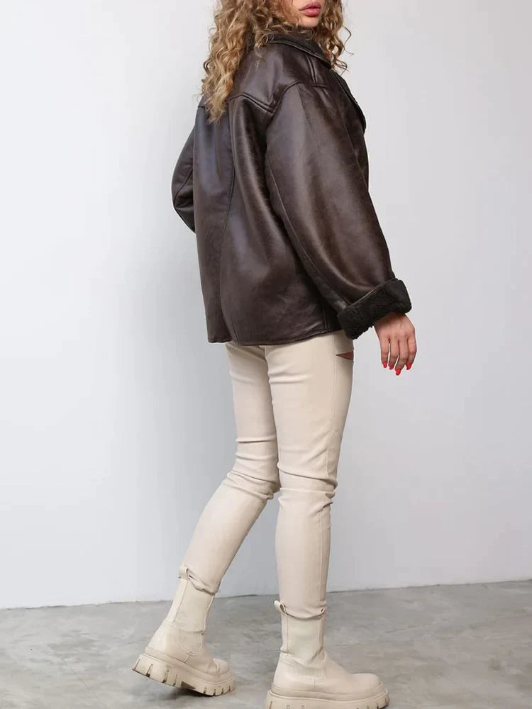 Giacca da donna in ecopelle, silhouette vintage, taglio raffinato