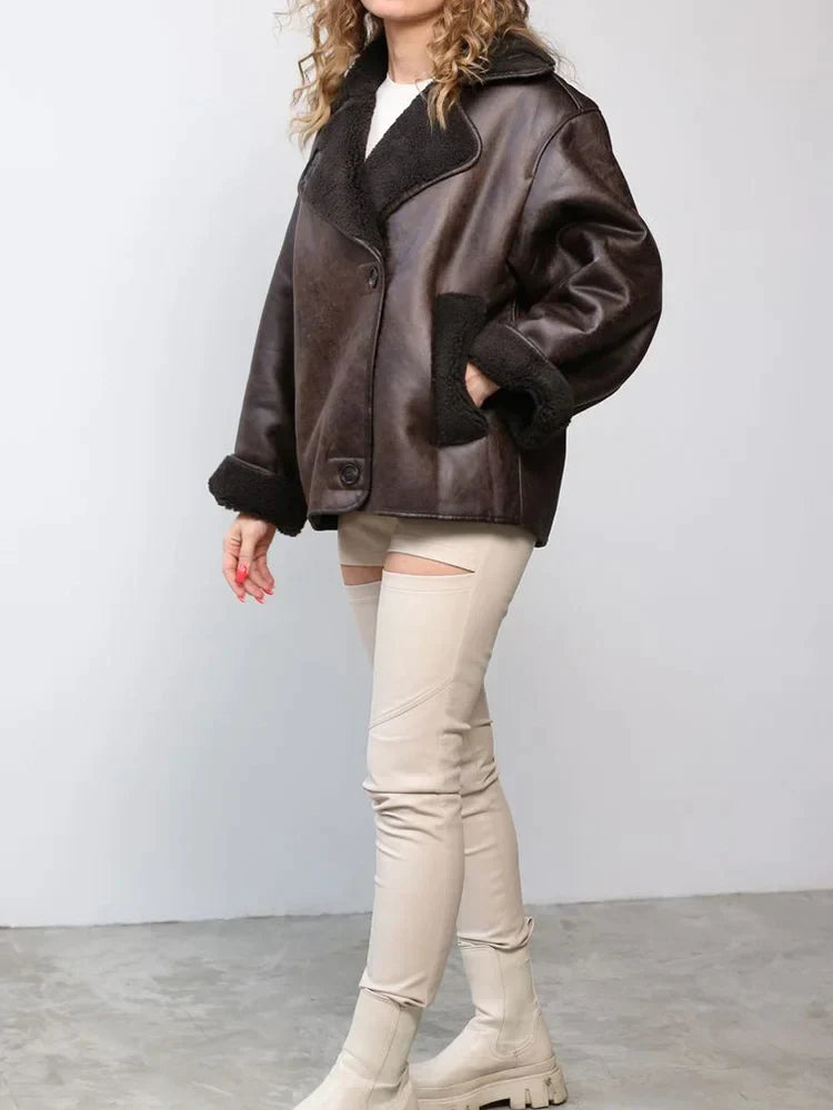 Giacca da donna in ecopelle, silhouette vintage, taglio raffinato