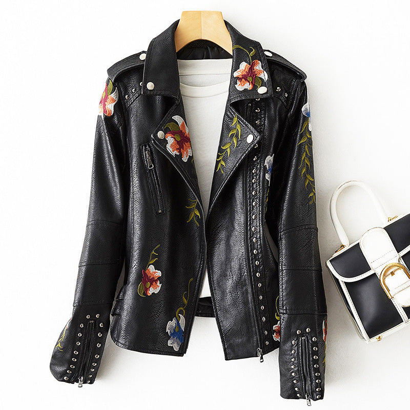 Veste en similicuir pour femme, broderies florales et détails cloutés
