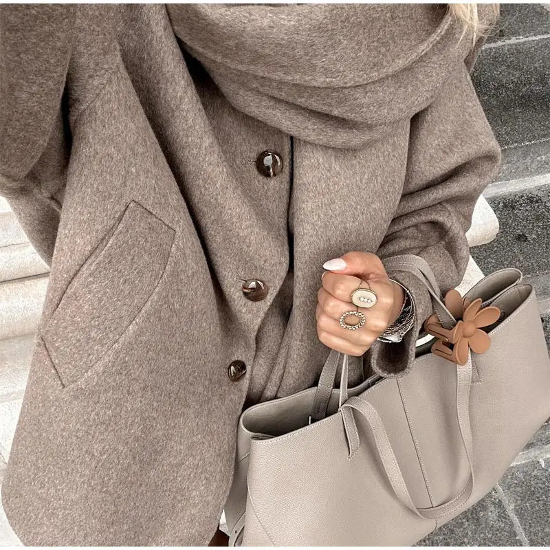 Chaqueta extragrande con capucha para mujer y cierre frontal de botones