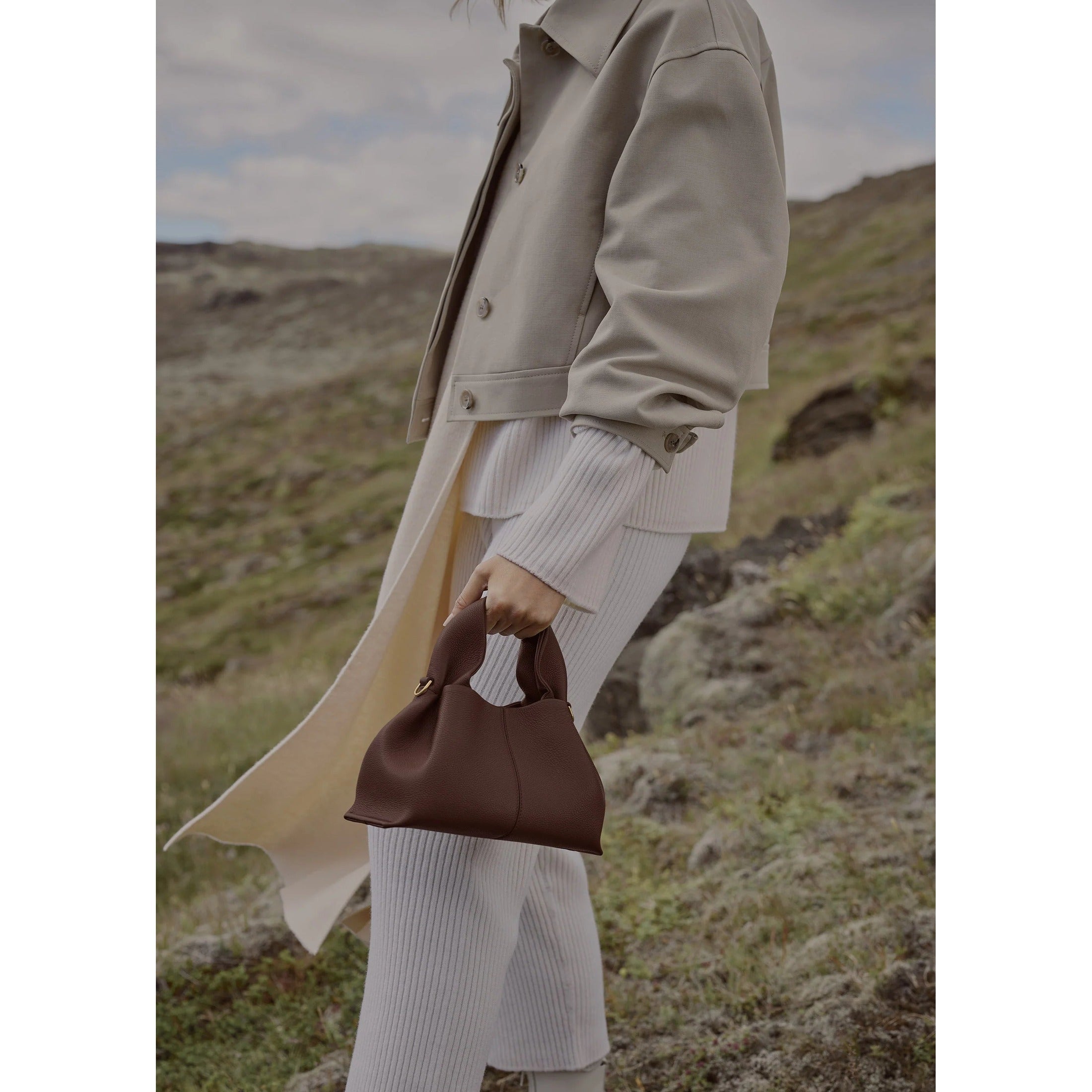 Lily | Compañera de Viaje Elegante