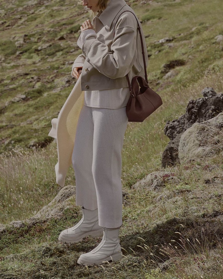 Lily | Compañera de Viaje Elegante