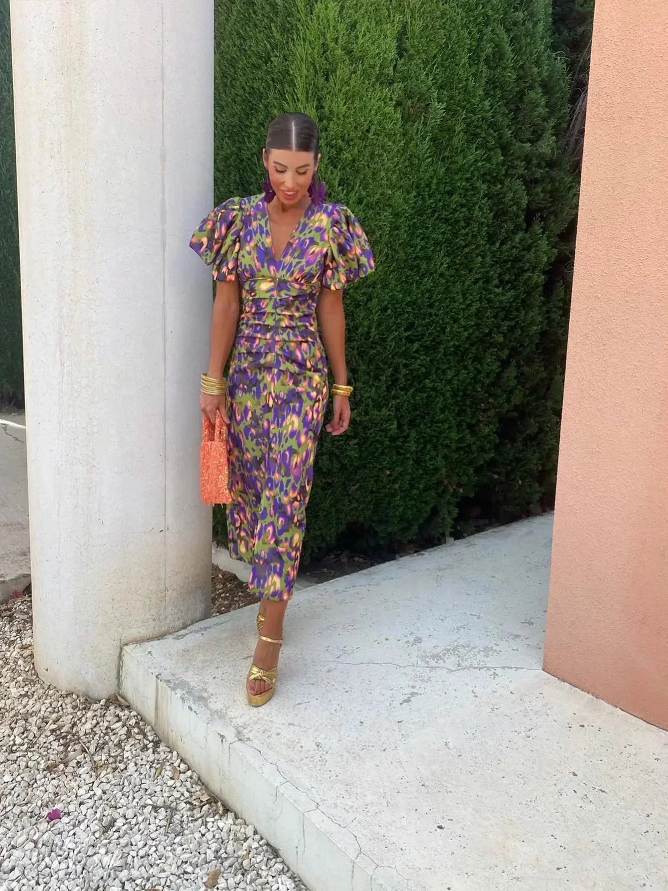 Loren - Vestido midi vibrante con mangas abullonadas