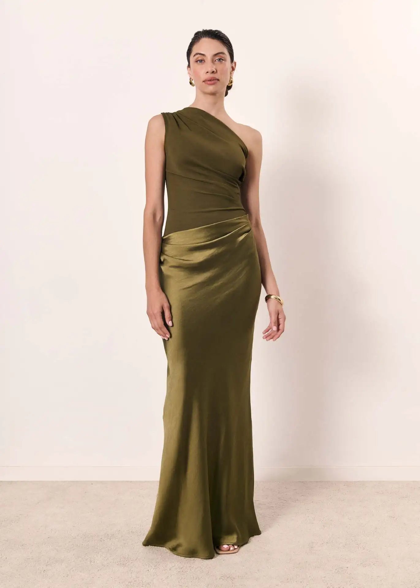 Sophia | Vestido largo con cinturilla en satén