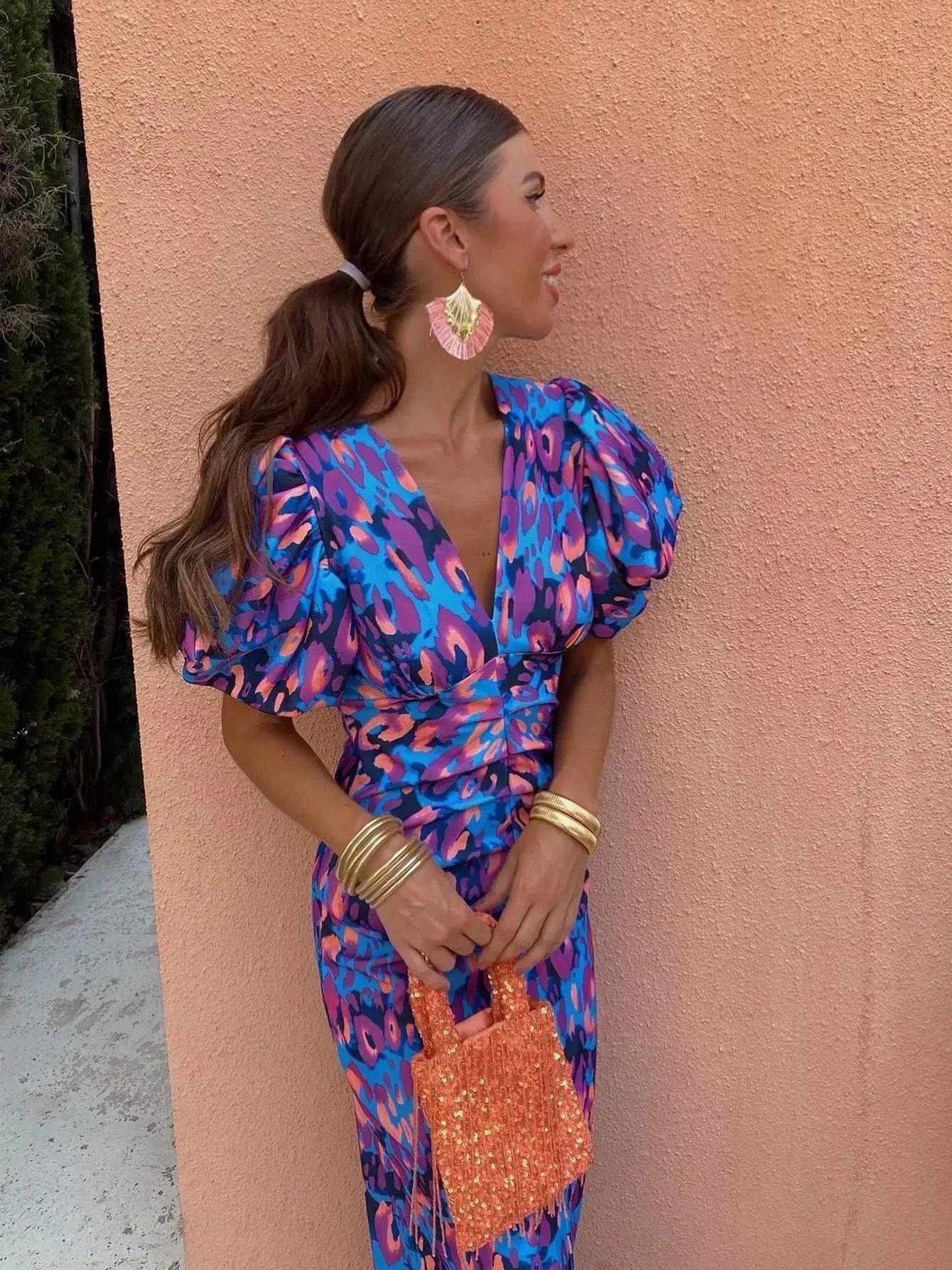 Robe midi pour femmes avec col en V