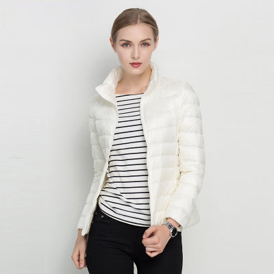 Chaqueta acolchada de plumón para mujer con cuello alto