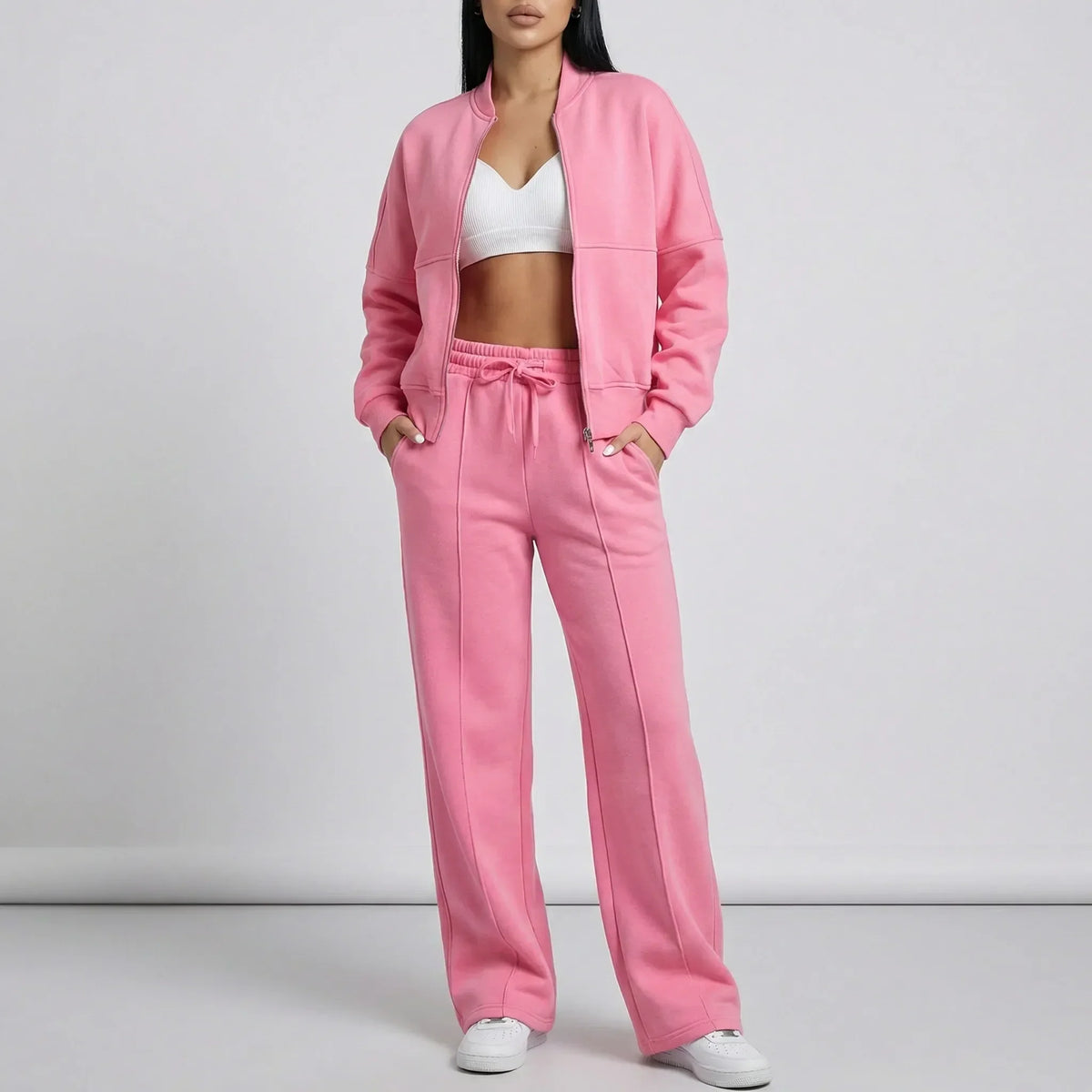 Completo coordinato da donna con giacca con cerniera e jogger