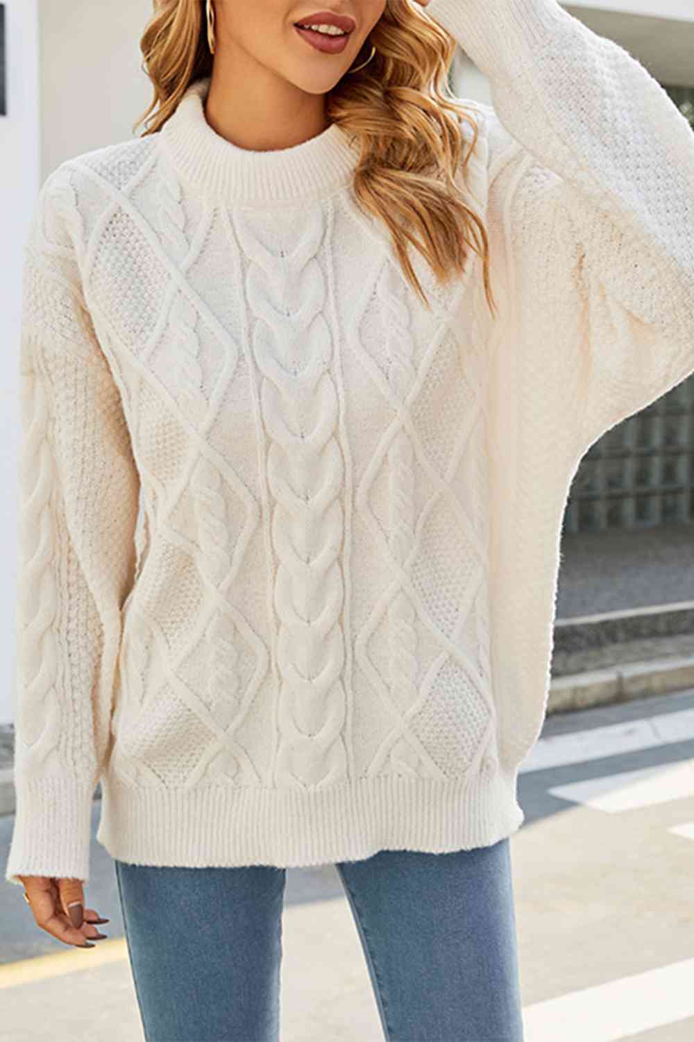 Jersey oversize de punto trenzado con cuello redondo para mujer